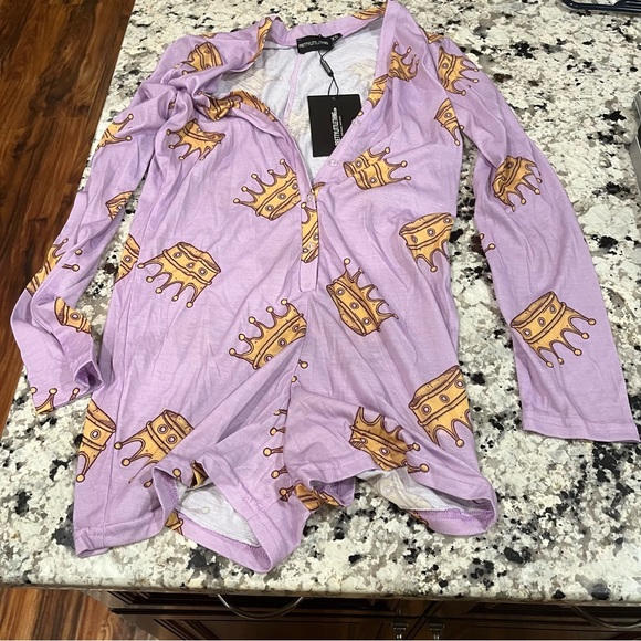 PrettyLittleThing Queen Lilac sleep Romper - Picture 8 of 8